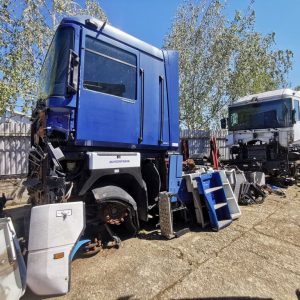 Alternative view of RENAULT MAGNUM 480 - 2003