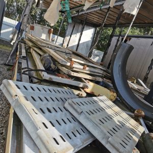 Alternative view of Alkatrészek